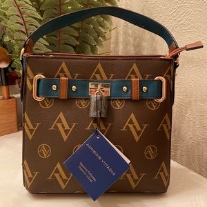 ADRIENNE VITTADINI SMALL HANDBAG 👝